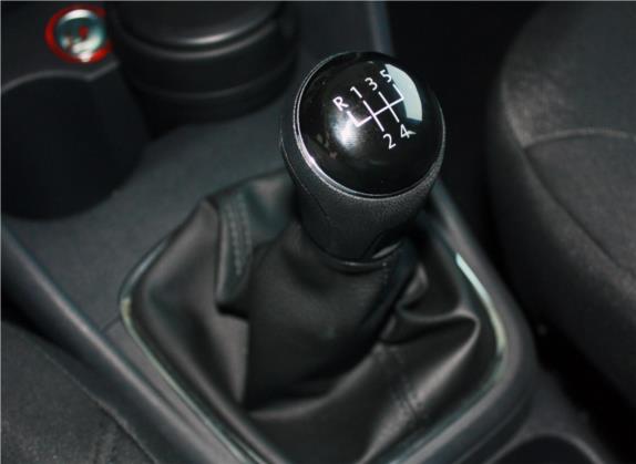 Polo 2014款 1.6L 手动舒适版 中控类   挡把
