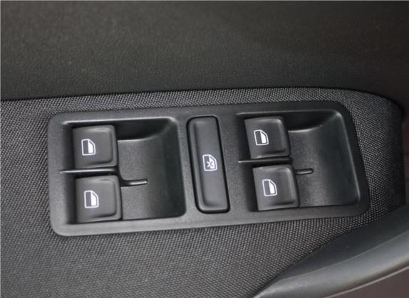 Polo 2014款 1.6L 手动舒适版 车厢座椅   门窗控制