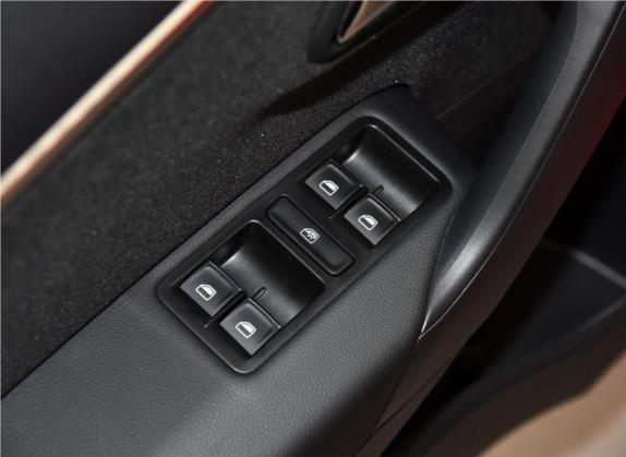 Polo 2016款 1.6L 自动豪华型 车厢座椅   门窗控制