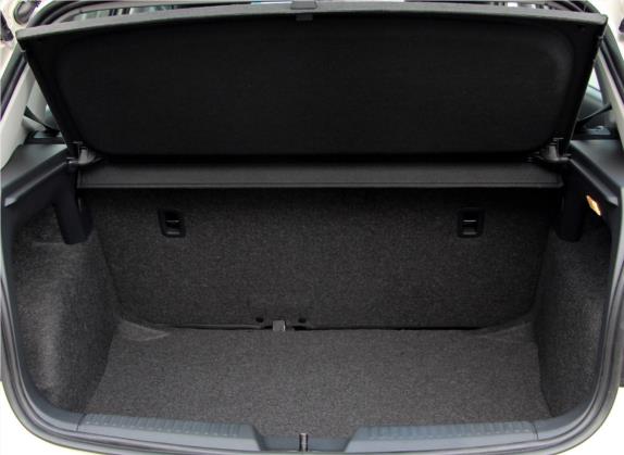 Polo 2016款 1.4L Cross Polo 手动 车厢座椅   后备厢
