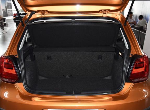 Polo 2016款 1.4L Cross Polo 自动 车厢座椅   后备厢