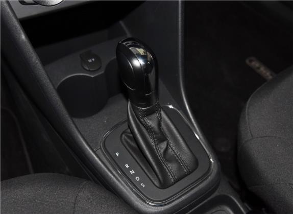 Polo 2016款 1.4L Cross Polo 自动 中控类   挡把