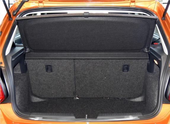 Polo 2016款 1.6L Cross Polo 自动 车厢座椅   后备厢