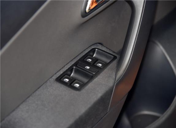Polo 2016款 1.6L Cross Polo 自动 车厢座椅   门窗控制