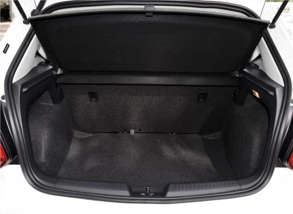 Polo 2018款 1.5L 自动安驾型 车厢座椅   后备厢