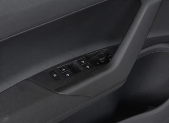 Polo 2019款 Plus 1.5L 自动全景乐享版 车厢座椅   门窗控制