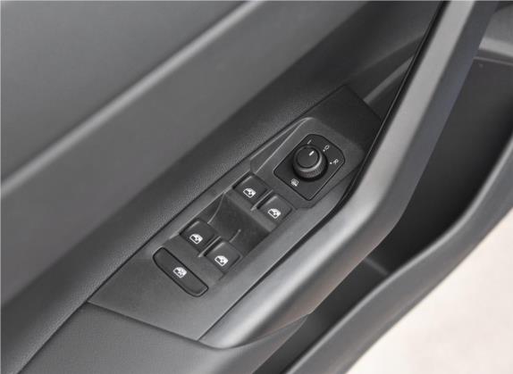 Polo 2019款 Plus 1.5L 自动炫彩科技版 车厢座椅   门窗控制