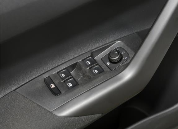Polo 2021款 Plus 1.5L 自动全景乐享版 车厢座椅   门窗控制