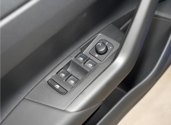 Polo 2021款 Plus 1.5L 自动潮酷智尊版 车厢座椅   门窗控制