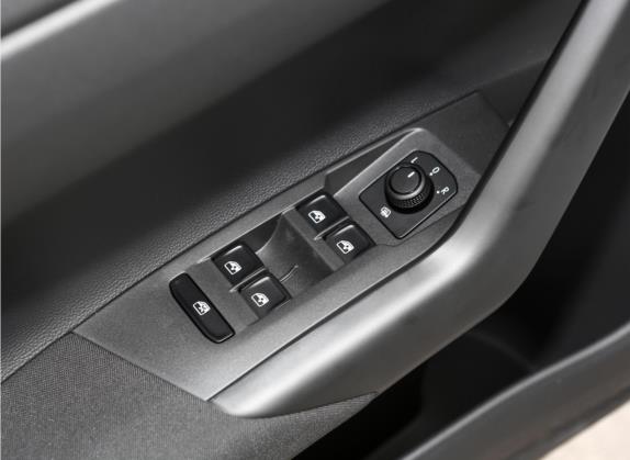 Polo 2023款 Plus 1.5L 自动全景乐享版 车厢座椅   门窗控制