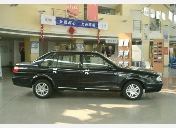 桑塔纳志俊 2004款 1.8L 手动舒适型 外观   正侧