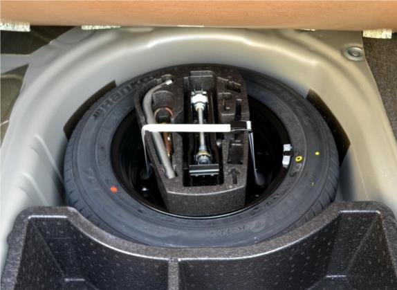 桑塔纳 2013款 1.6L 手动豪华版 其他细节类   备胎