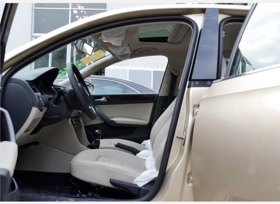 桑塔纳 2013款 1.6L 手动豪华版 车厢座椅   前排空间