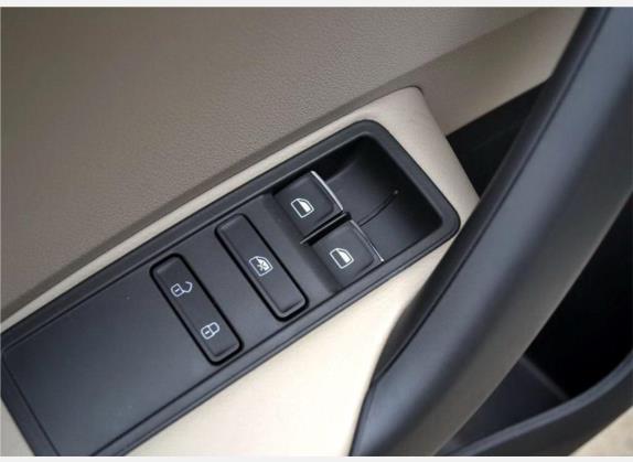 桑塔纳 2013款 1.6L 手动豪华版 车厢座椅   门窗控制