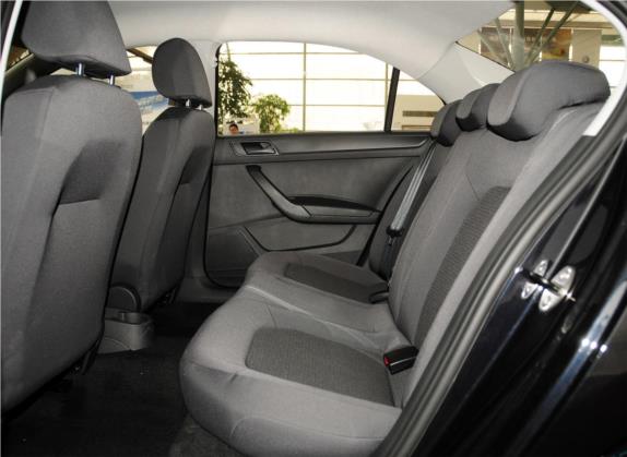 桑塔纳 2013款 1.6L 手动风尚版 车厢座椅   后排空间