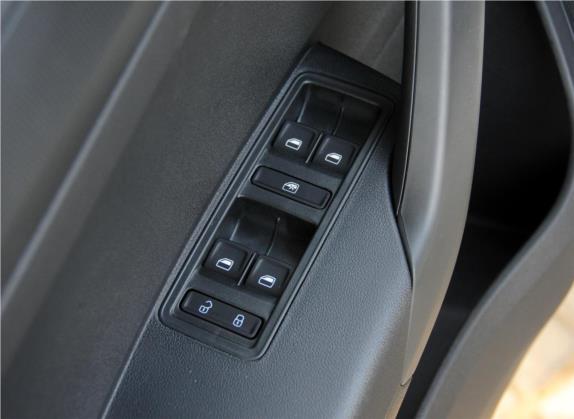 桑塔纳 2015款 1.6L 手动风尚版 车厢座椅   门窗控制