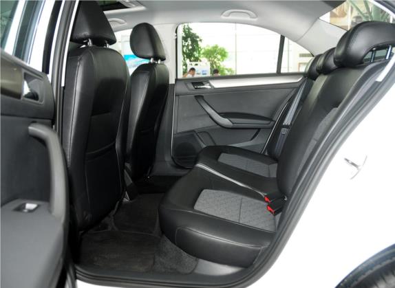 桑塔纳 2015款 1.6L 自动舒适版 车厢座椅   后排空间