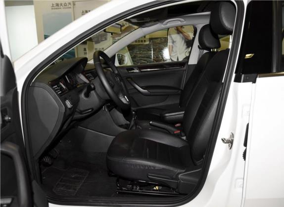 桑塔纳 2015款 1.6L 手动豪华版 车厢座椅   前排空间