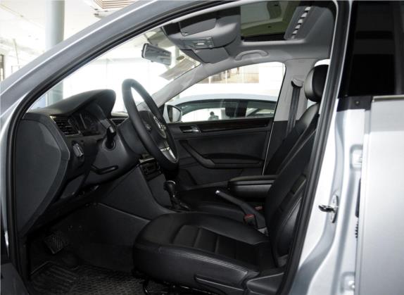 桑塔纳 2015款 1.6L 自动豪华版 车厢座椅   前排空间