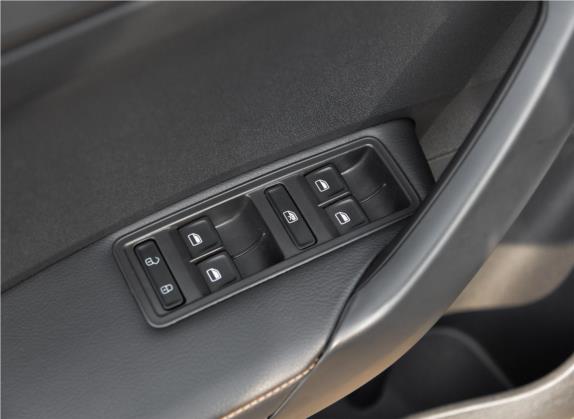 桑塔纳 2016款 Cross 1.6L 自动舒适型 车厢座椅   门窗控制
