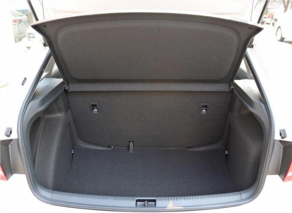 桑塔纳 2017款 浩纳 1.6L 手动风尚版 车厢座椅   后备厢