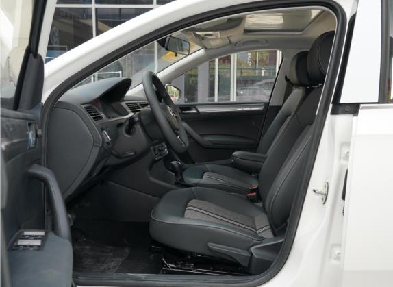 桑塔纳 2021款 1.5L 自动舒适版 车厢座椅   前排空间