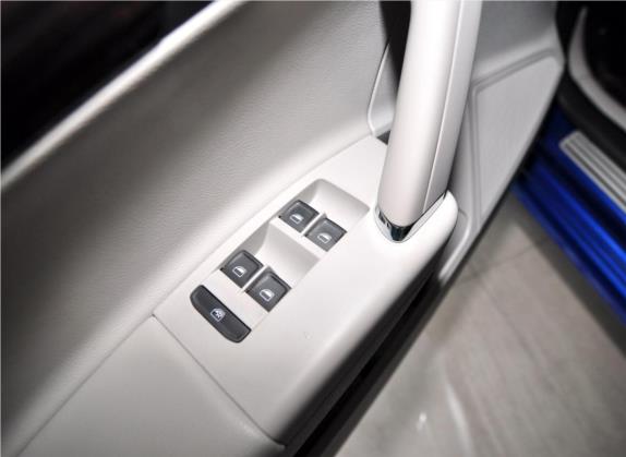 朗行 2013款 1.6L 自动舒适型 车厢座椅   门窗控制