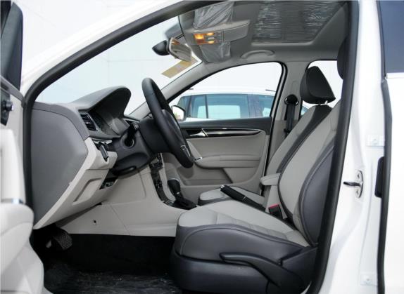 朗行 2013款 1.6L 自动豪华型 车厢座椅   前排空间