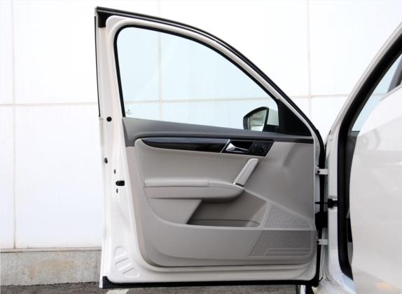 朗行 2013款 1.6L 自动豪华型 车厢座椅   前门板