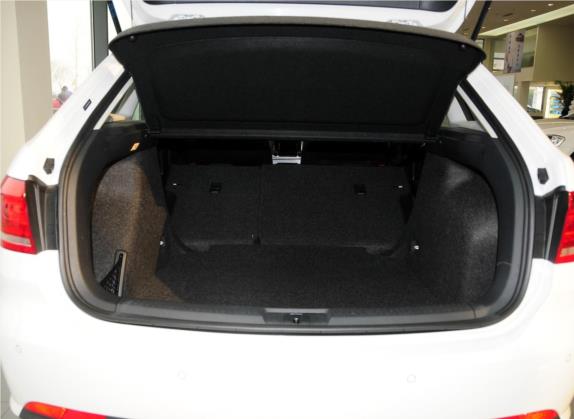 朗行 2013款 1.4TSI 自动豪华型 车厢座椅   后备厢