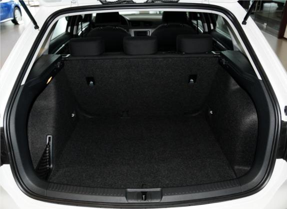 朗行 2013款 1.6L 手动风尚型 车厢座椅   后备厢