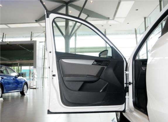 朗行 2013款 1.6L 手动风尚型 车厢座椅   前门板