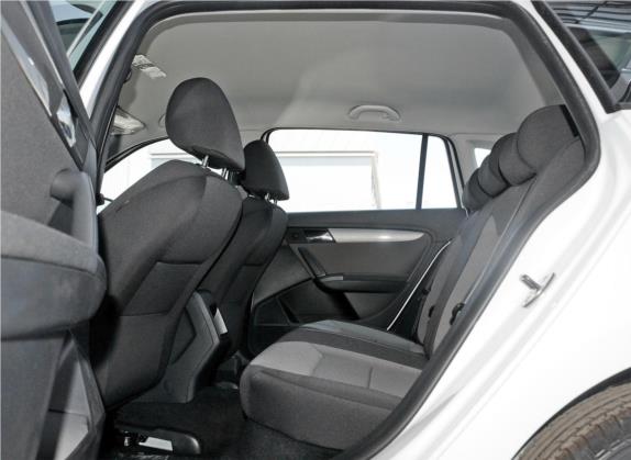 朗行 2013款 1.6L 自动风尚型 车厢座椅   后排空间