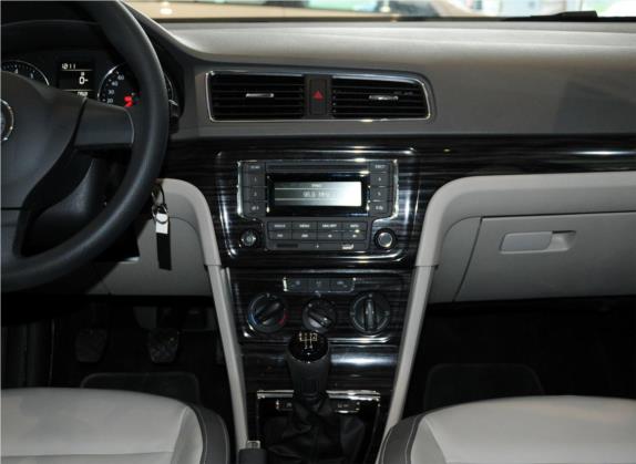 朗行 2013款 1.6L 手动舒适型 中控类   中控台