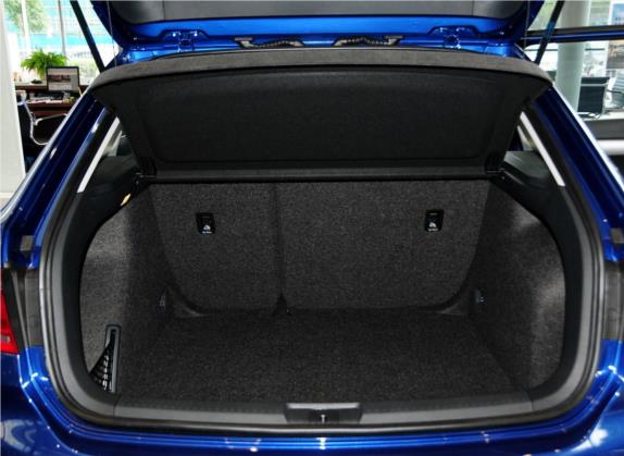 朗行 2013款 1.4TSI 自动舒适型 车厢座椅   后备厢