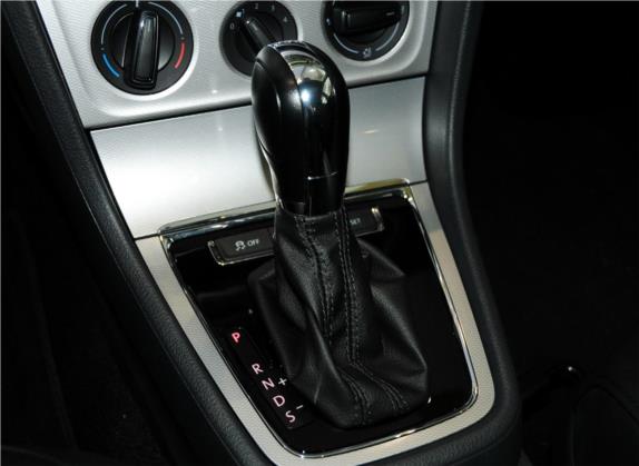 朗行 2013款 1.4TSI 自动舒适型 中控类   挡把