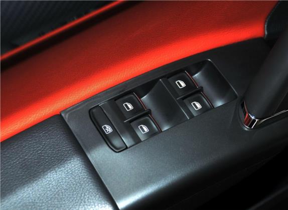朗行 2014款 1.6L 自动运动版 车厢座椅   门窗控制