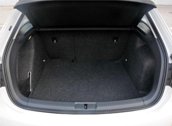 朗行 2014款 1.4TSI 自动30周年纪念版 车厢座椅   后备厢