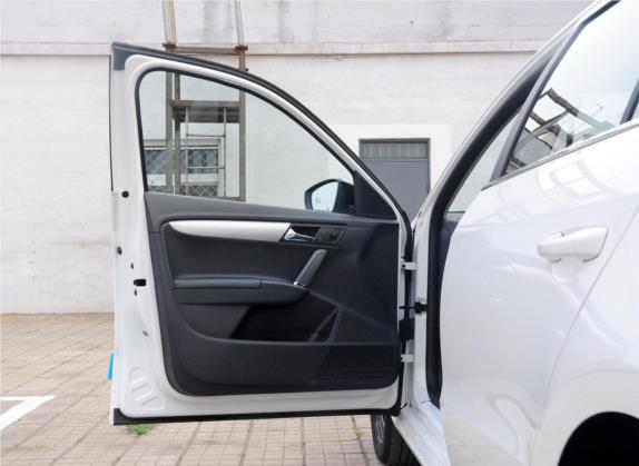 朗行 2014款 1.4TSI 自动30周年纪念版 车厢座椅   前门板