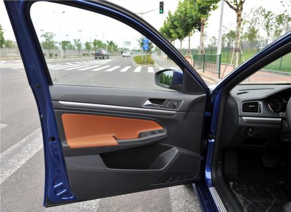 朗行 2015款 230TSI DSG豪华版 车厢座椅   前门板