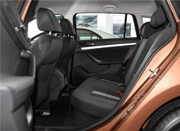 朗行 2015款 1.6L 自动风尚版 车厢座椅   后排空间