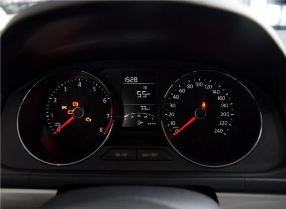朗行 2015款 1.6L 手动舒适版 中控类   仪表盘