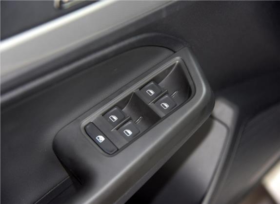 朗行 2015款 1.6L 手动舒适版 车厢座椅   门窗控制