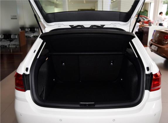 朗行 2015款 1.6L 自动舒适版 车厢座椅   后备厢