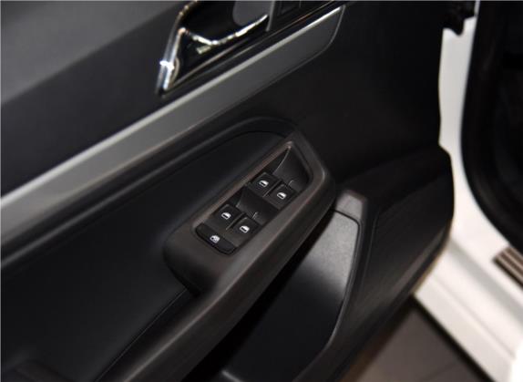 朗行 2015款 1.6L 自动舒适版 车厢座椅   门窗控制