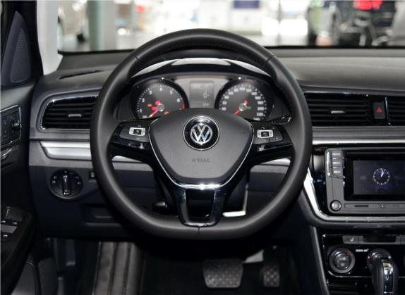 朗行 2015款 1.6L 自动豪华版 中控类   驾驶位