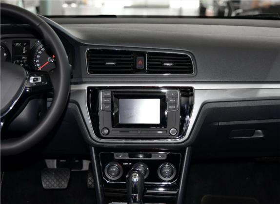 朗行 2015款 1.6L 自动豪华版 中控类   中控台