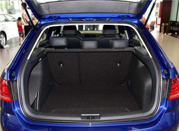 朗行 2015款 1.6L 自动豪华版 车厢座椅   后备厢