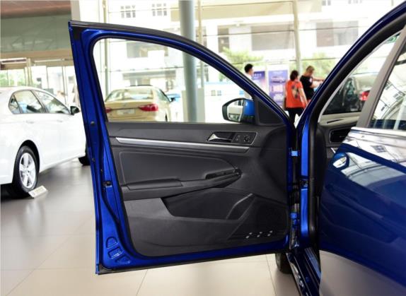 朗行 2015款 1.6L 自动豪华版 车厢座椅   前门板