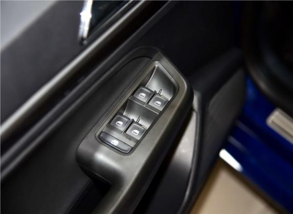 朗行 2015款 1.6L 自动豪华版 车厢座椅   门窗控制
